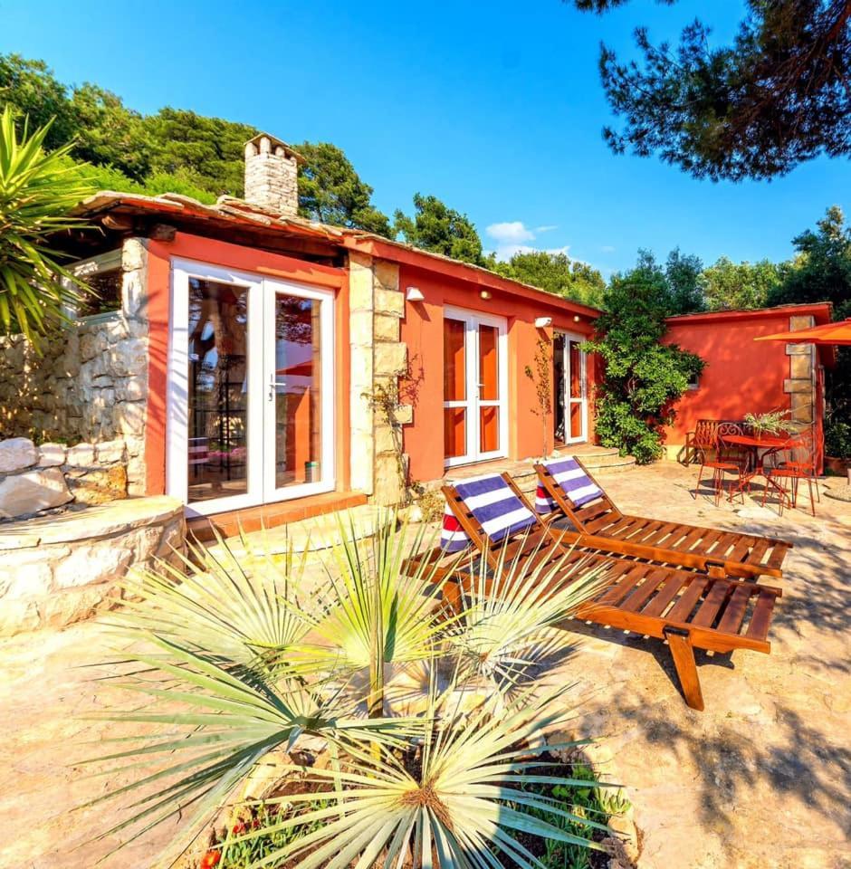 Meneghello Palmizana Art Villa